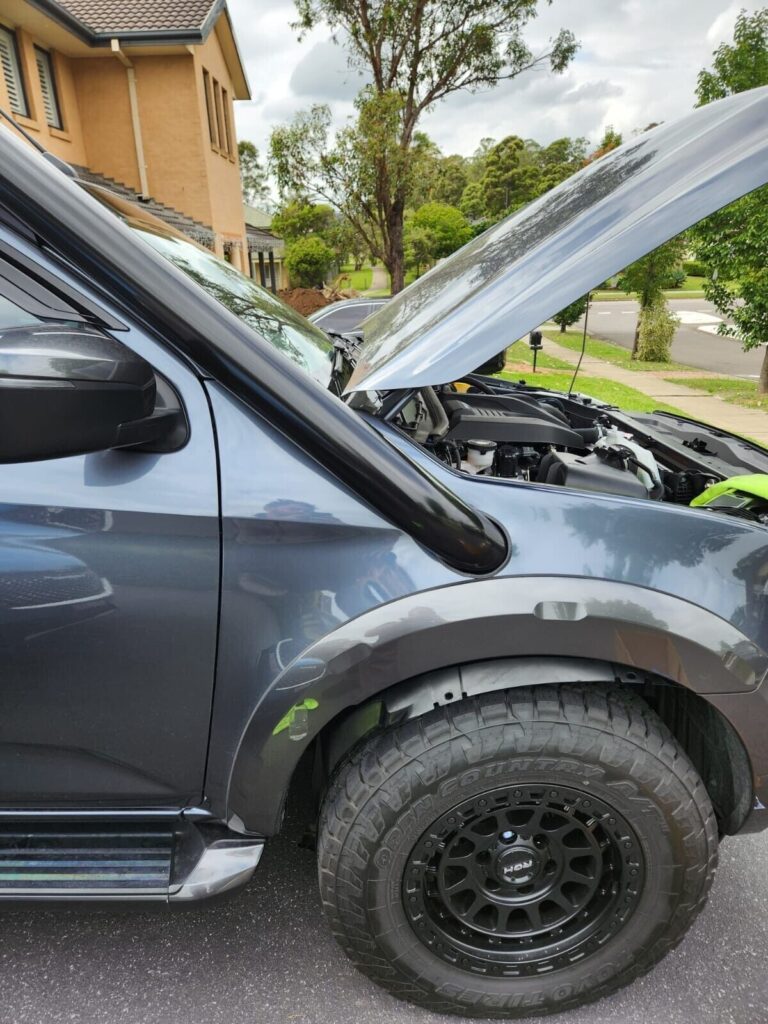 Isuzu D-MAX 2020+ short Entry Satin Black Stainless Steel Snorkel